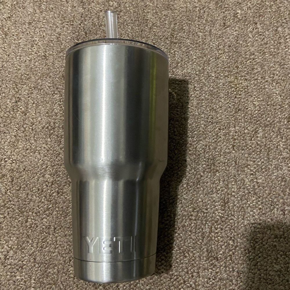 🌊⛺️YETI Tumbler in Silver/Grey
